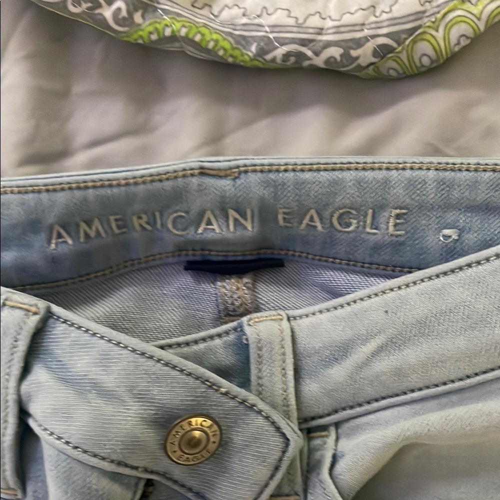 American Eagle Light Blue Jeans size 6